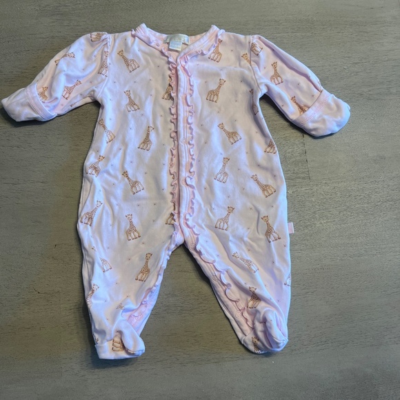 Kissy Kissy Footie Sleeper – Pink Sophie Giraffes – Size 0–3M - Picture 2 of 4